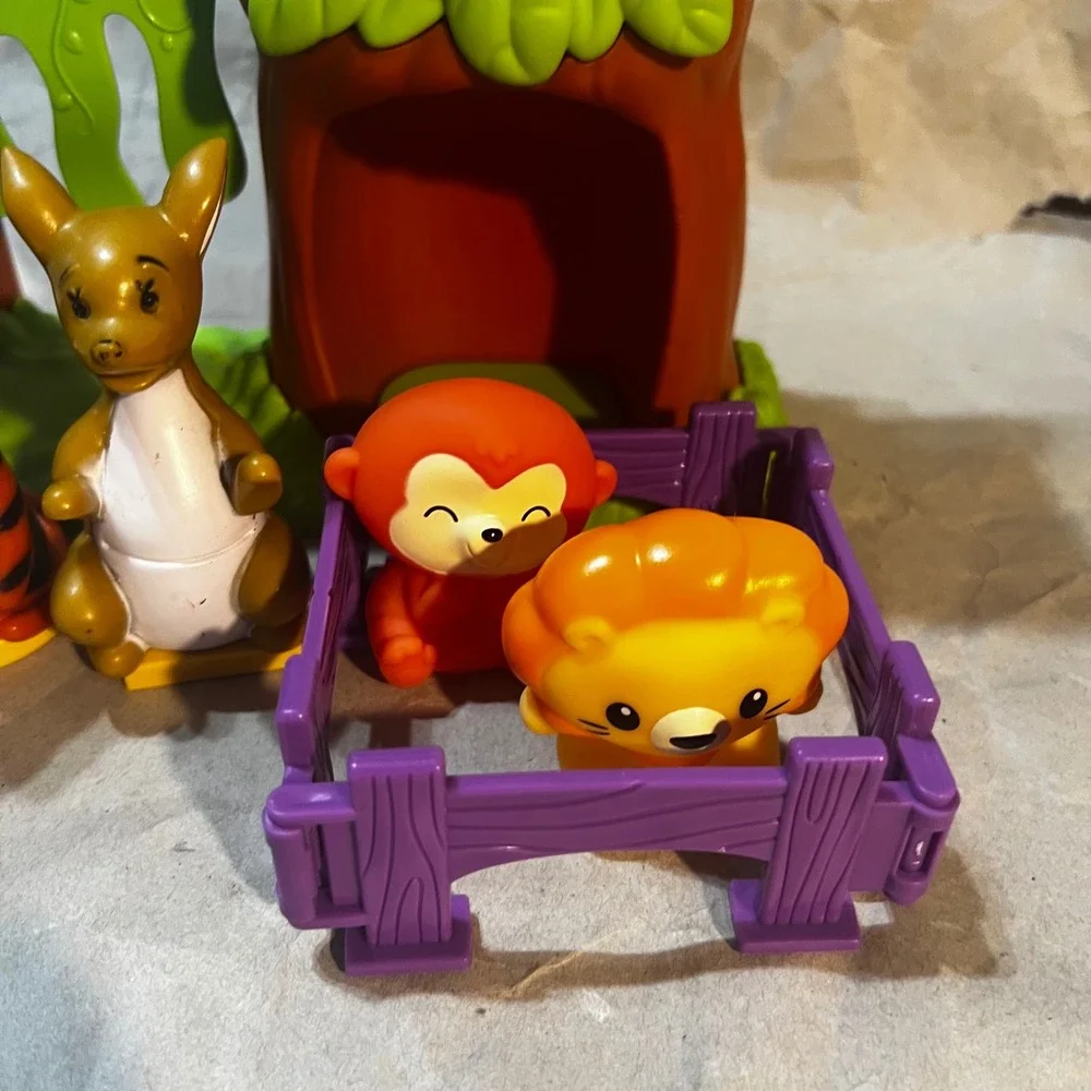 Kid Connection Zoo Play Set Jungle Treehouse with 8 Animal Figures